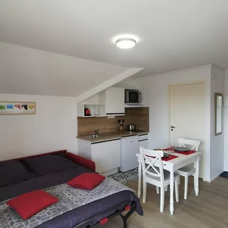 2 Pers Avec Acces Piscine Et Sauna Apartmán